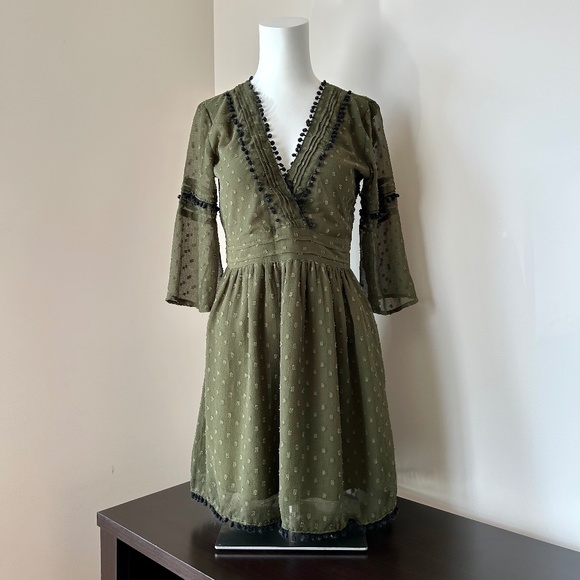 Zara ⎮ Pom Pom V-neck dress - Picture 2 of 10